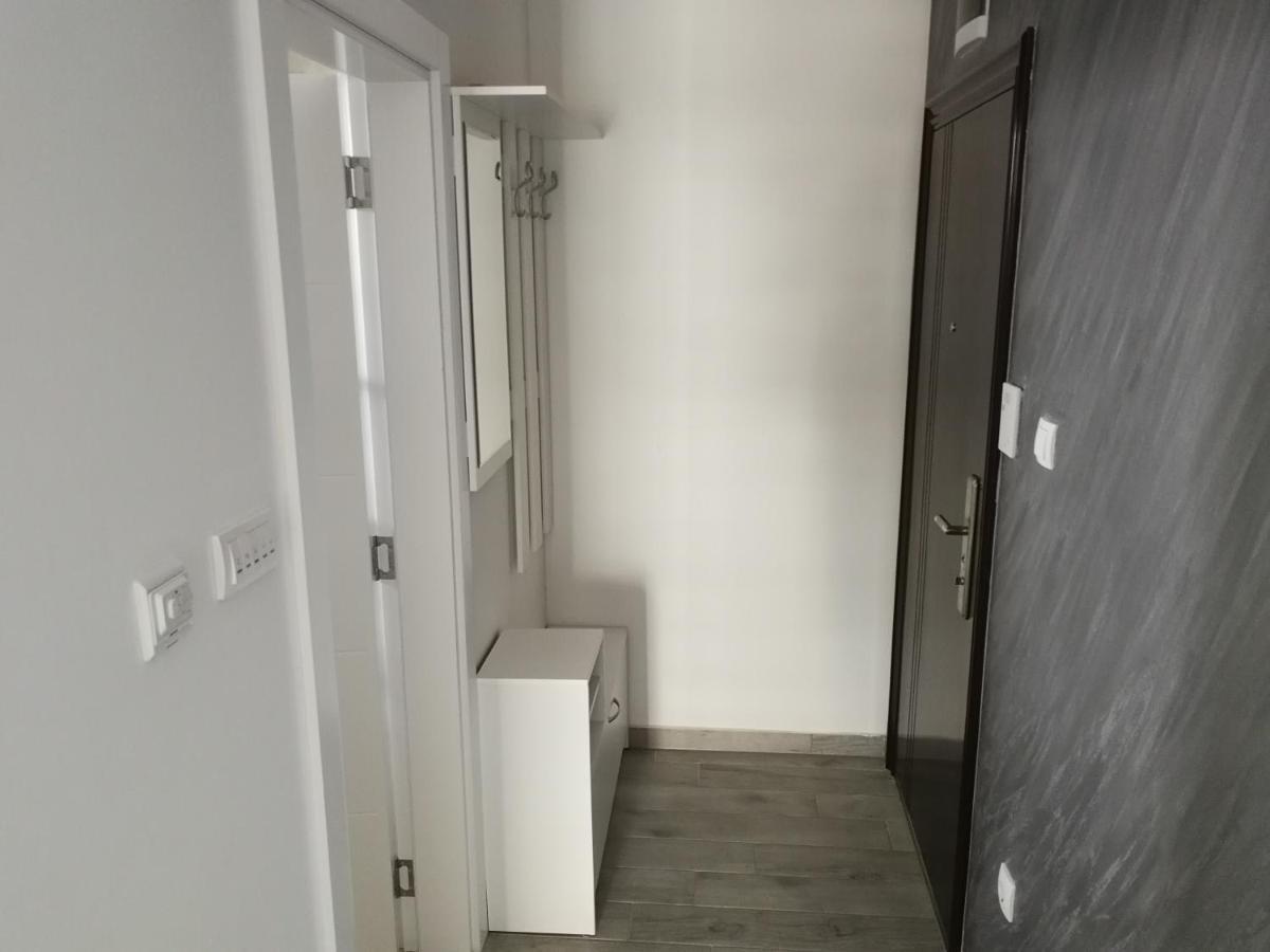 Danica Apartment Sremska Mitrovica Bagian luar foto