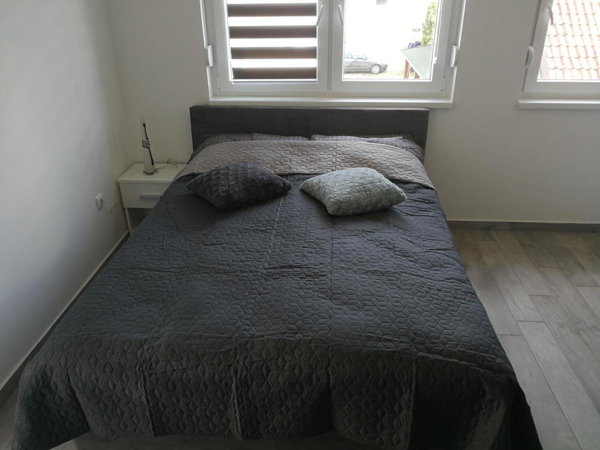 Danica Apartment Sremska Mitrovica Bagian luar foto