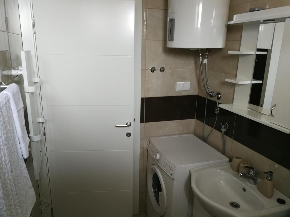 Danica Apartment Sremska Mitrovica Bagian luar foto