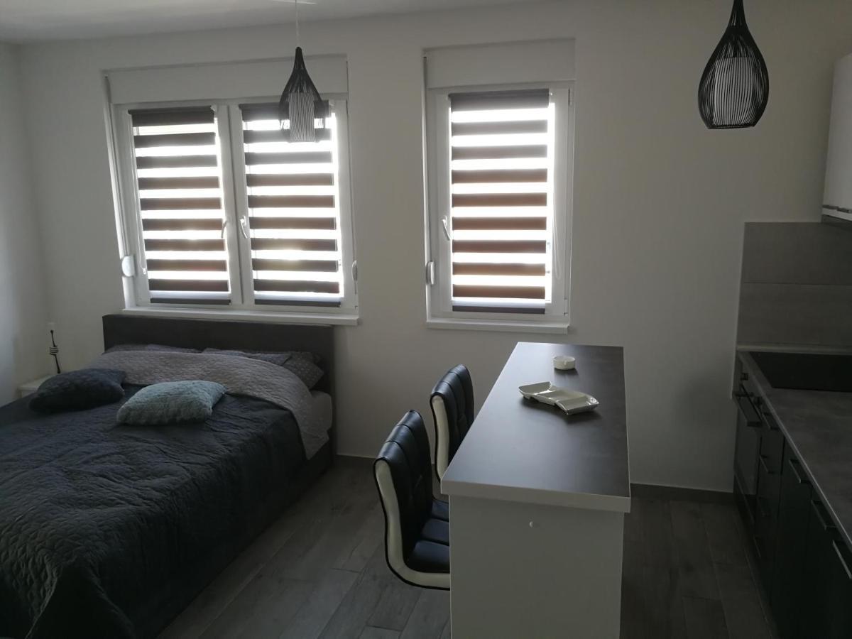 Danica Apartment Sremska Mitrovica Bagian luar foto